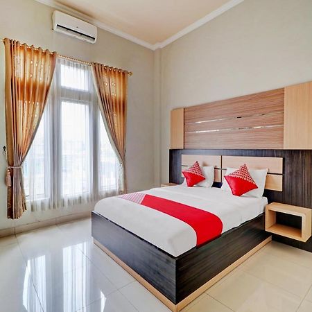 Oyo 90347 Hotel Srikandi Syariah Tasikmalaya Kültér fotó
