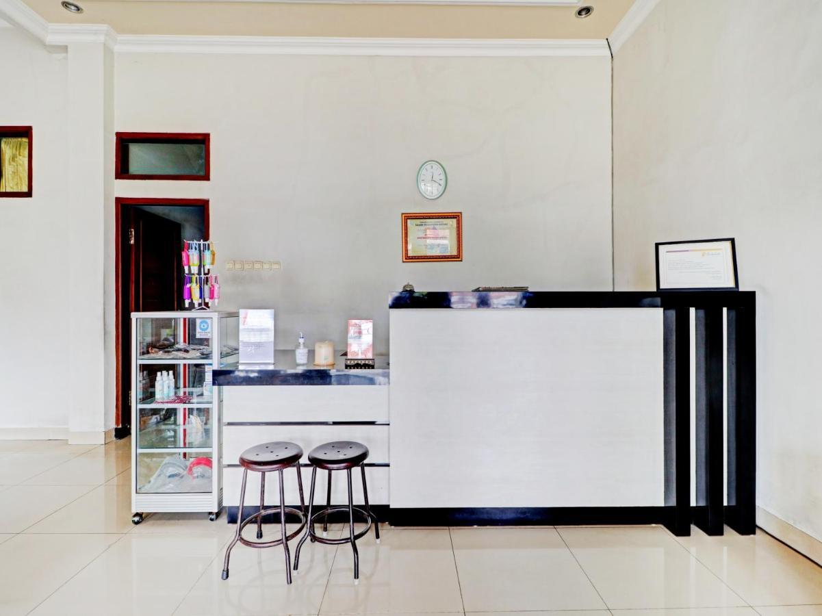 Oyo 90347 Hotel Srikandi Syariah Tasikmalaya Kültér fotó