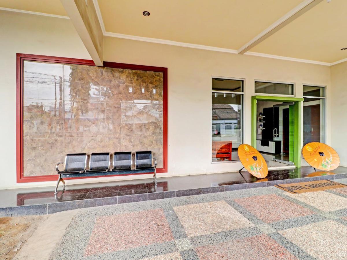 Oyo 90347 Hotel Srikandi Syariah Tasikmalaya Kültér fotó