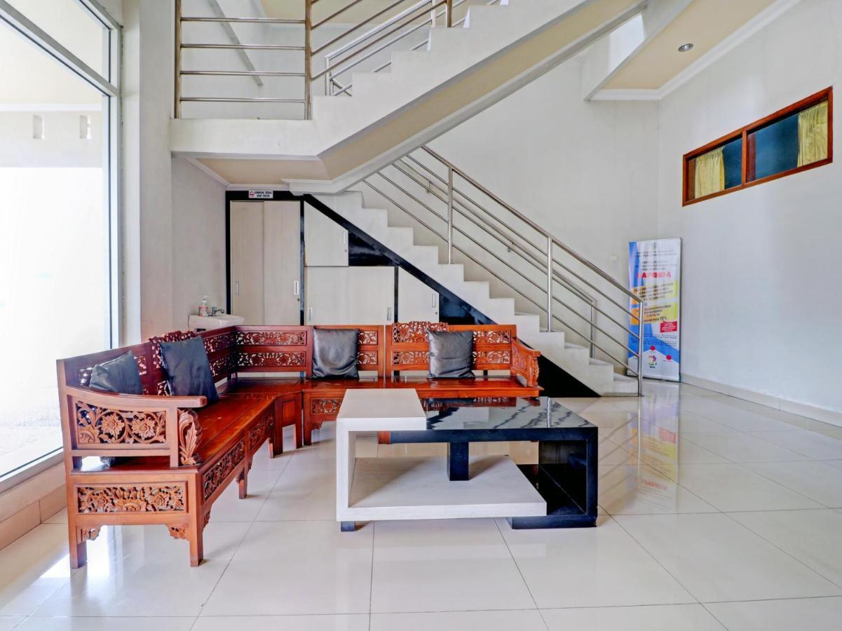 Oyo 90347 Hotel Srikandi Syariah Tasikmalaya Kültér fotó