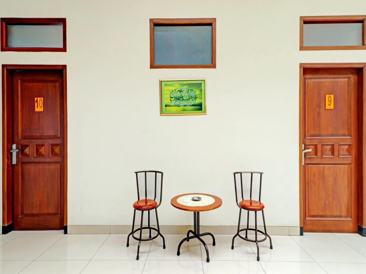 Oyo 90347 Hotel Srikandi Syariah Tasikmalaya Kültér fotó
