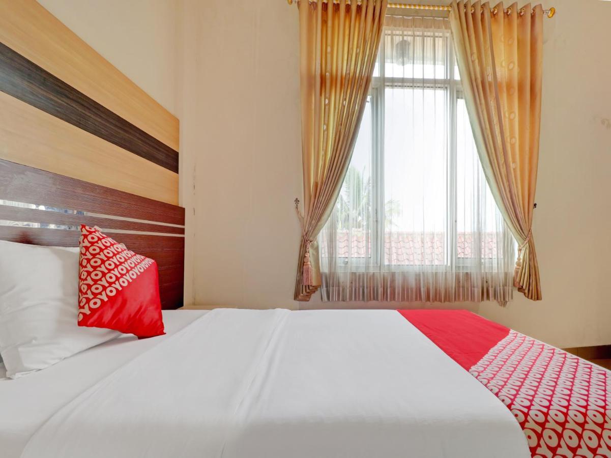 Oyo 90347 Hotel Srikandi Syariah Tasikmalaya Kültér fotó