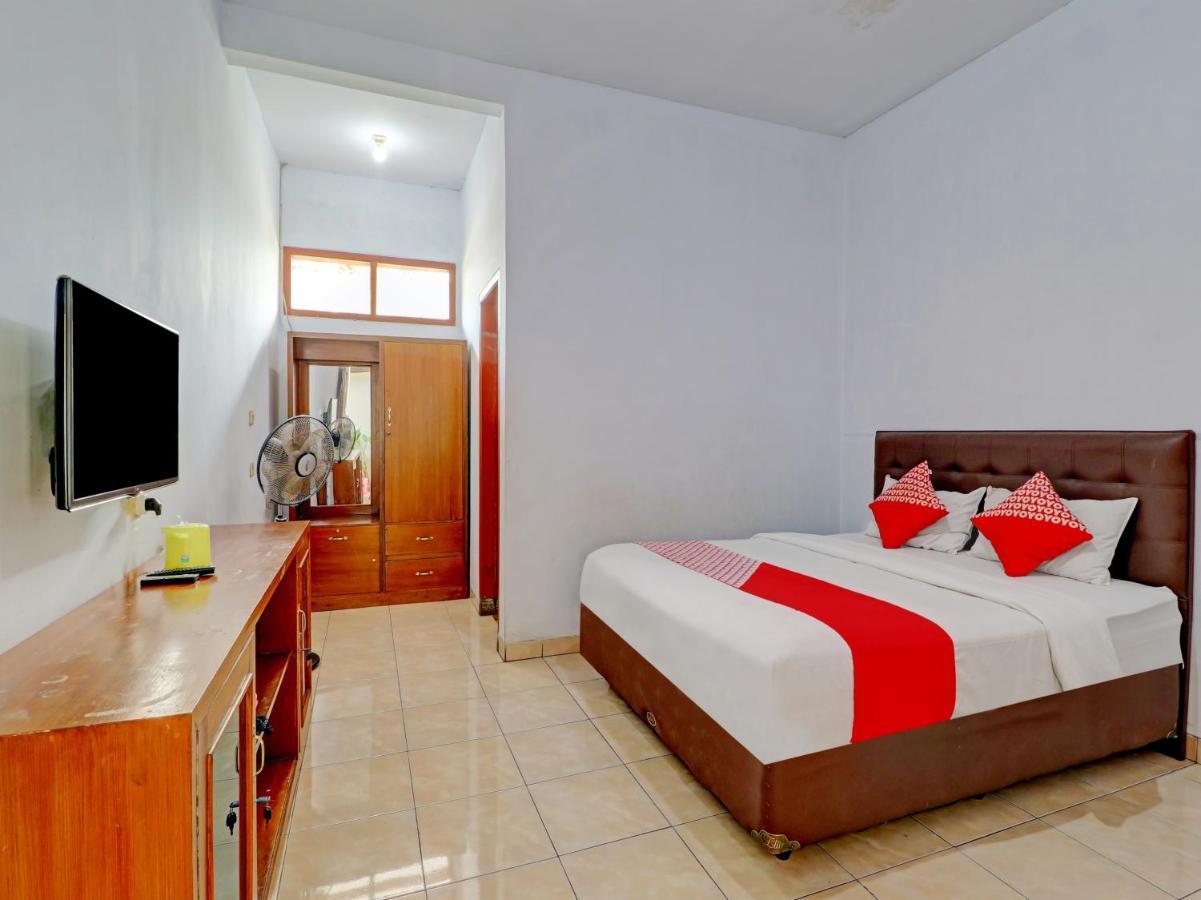 Oyo 90347 Hotel Srikandi Syariah Tasikmalaya Kültér fotó