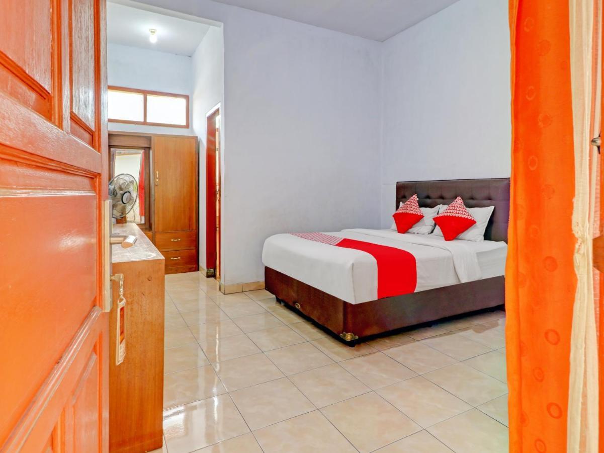 Oyo 90347 Hotel Srikandi Syariah Tasikmalaya Kültér fotó