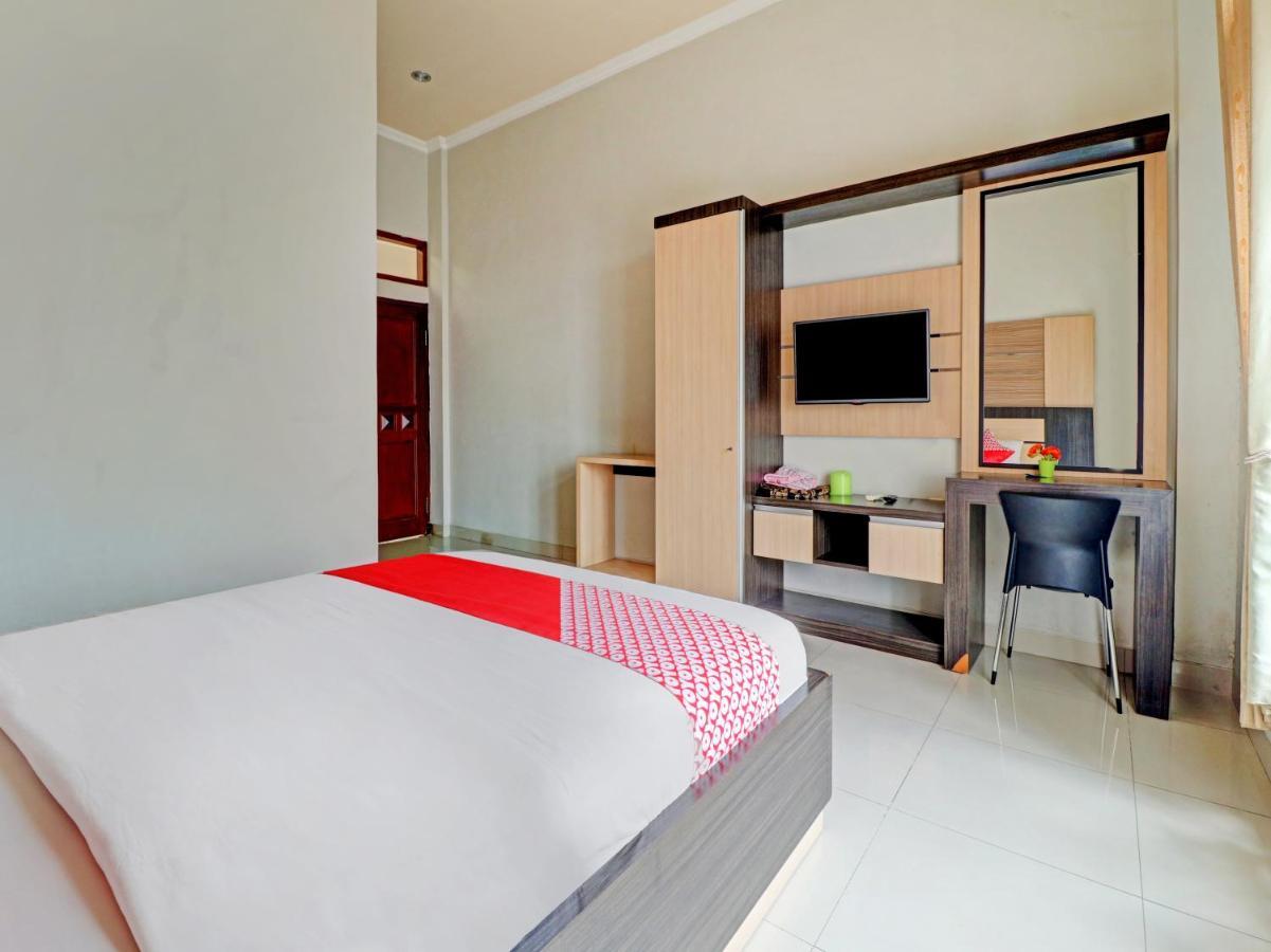 Oyo 90347 Hotel Srikandi Syariah Tasikmalaya Kültér fotó