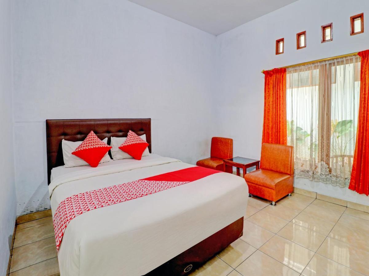 Oyo 90347 Hotel Srikandi Syariah Tasikmalaya Kültér fotó