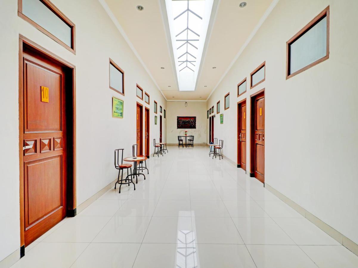 Oyo 90347 Hotel Srikandi Syariah Tasikmalaya Kültér fotó