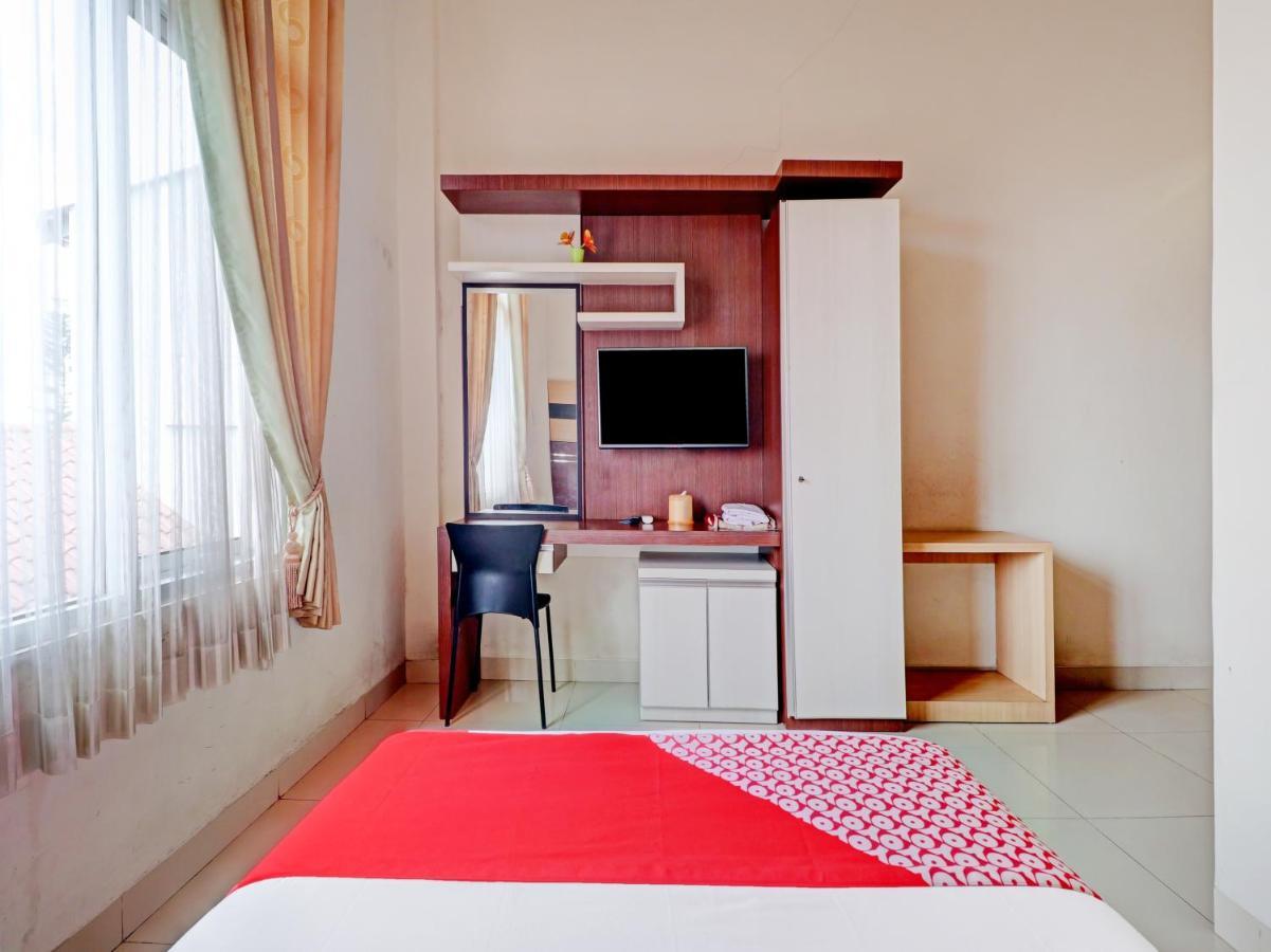 Oyo 90347 Hotel Srikandi Syariah Tasikmalaya Kültér fotó